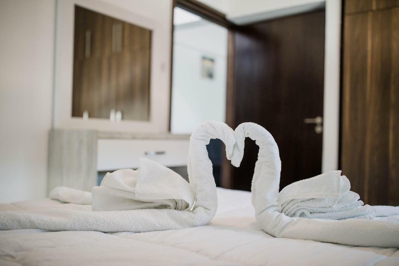 Twins Apartments คาโตเปียร์กอส ภายนอก รูปภาพ