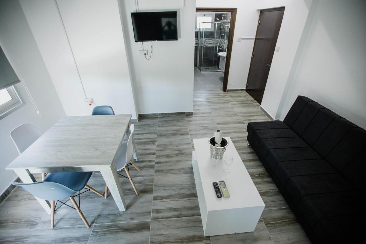 Twins Apartments คาโตเปียร์กอส ภายนอก รูปภาพ