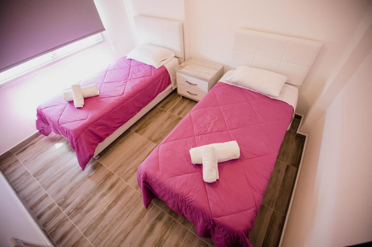 Twins Apartments คาโตเปียร์กอส ภายนอก รูปภาพ